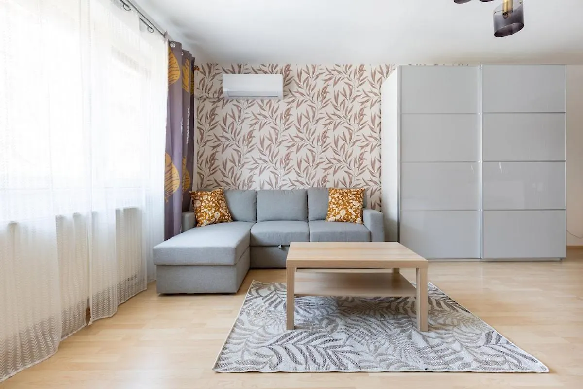 Fut26 Peaceful, Stylish Studio Behind Corvin Plaza Budapest
