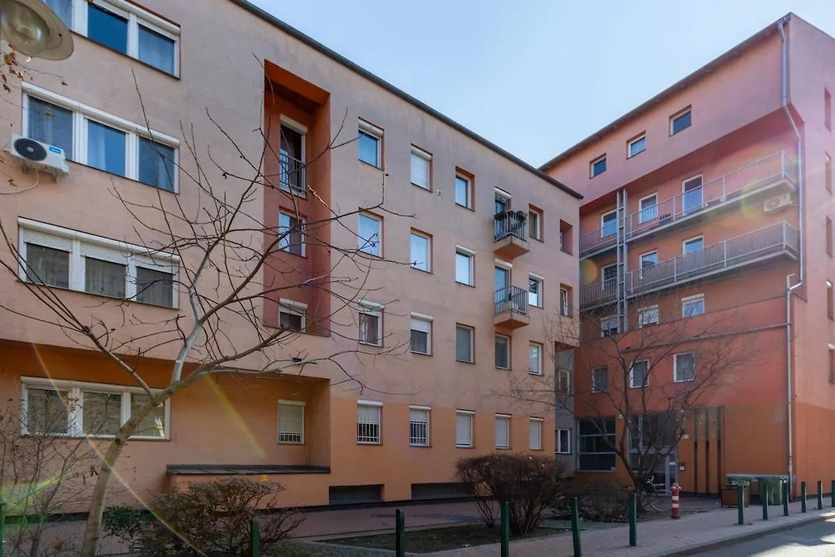 Fut26 Peaceful, Stylish Studio Behind Corvin Plaza Budapest Apartment