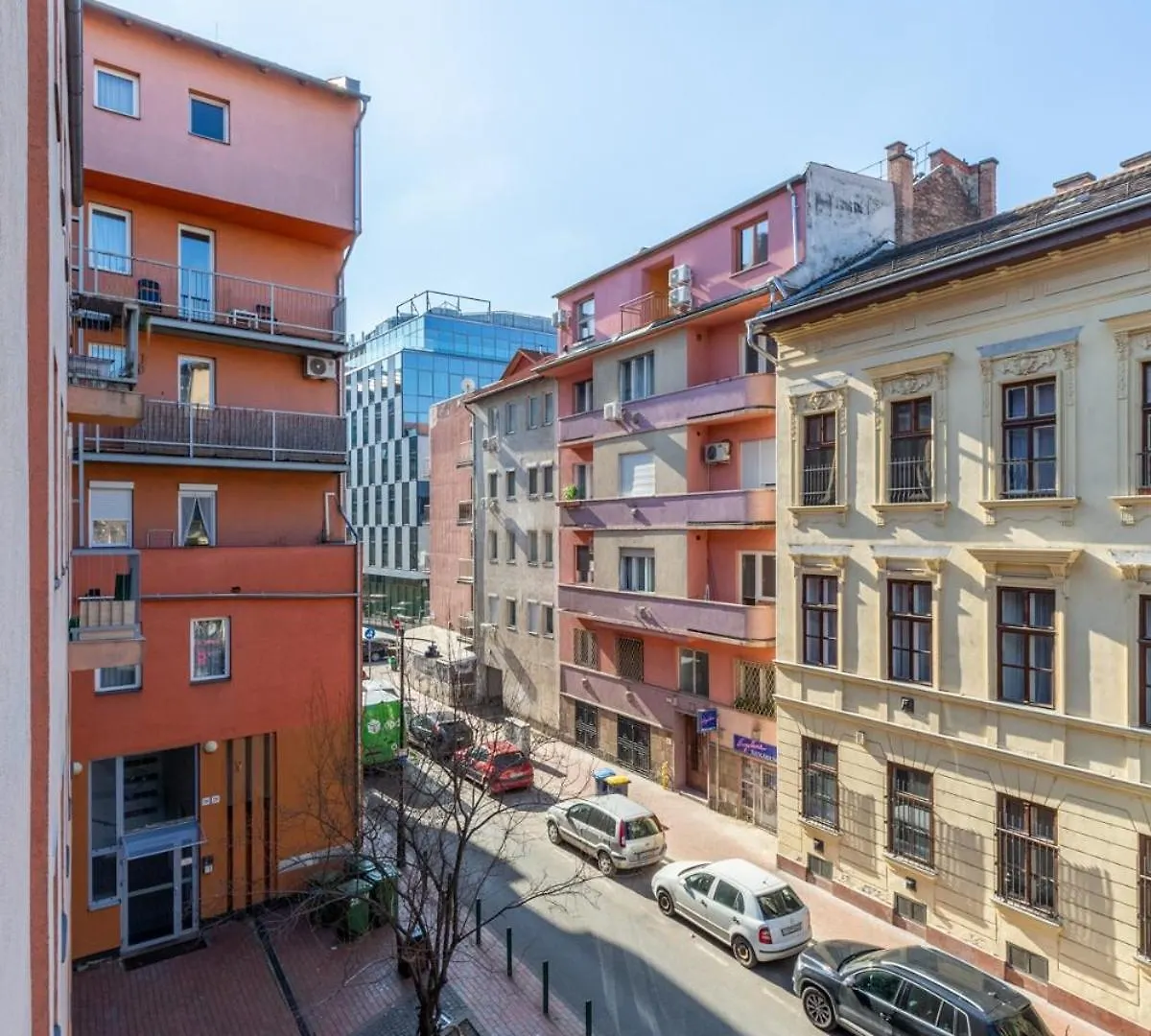 Fut26 Peaceful, Stylish Studio Behind Corvin Plaza Budapest 0*,  Ungheria